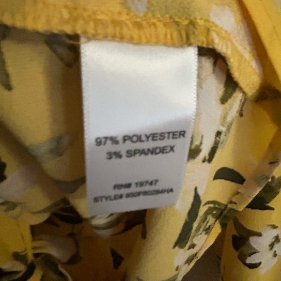 Women’s size large Counterparts Floral tie front Blouse. - Picture 3 of 3